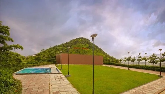 The Emerald Lawn - Pune’s best hilltop lawn of 12,000 SQ.FT with infinity swimming pool for pool side functions and events | Sunny's World